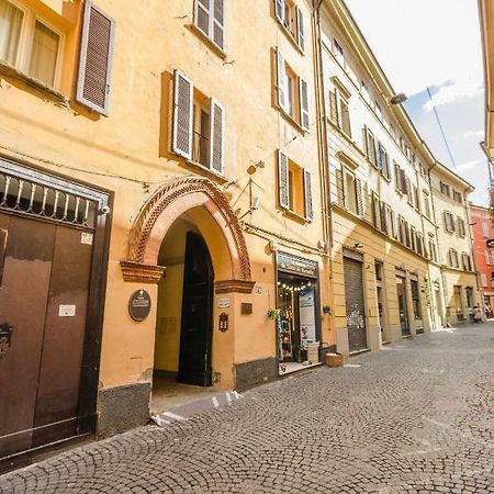 Lupari Apartment, Palazzo Storico Sotto Le Due Torri Bolonya Dış mekan fotoğraf