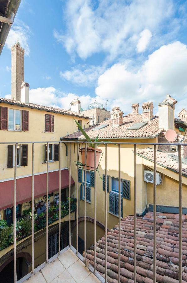 Lupari Apartment, Palazzo Storico Sotto Le Due Torri Bolonya Dış mekan fotoğraf
