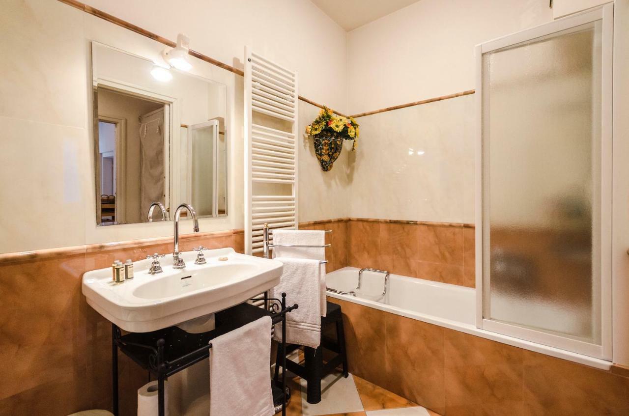 Lupari Apartment, Palazzo Storico Sotto Le Due Torri Bolonya Dış mekan fotoğraf