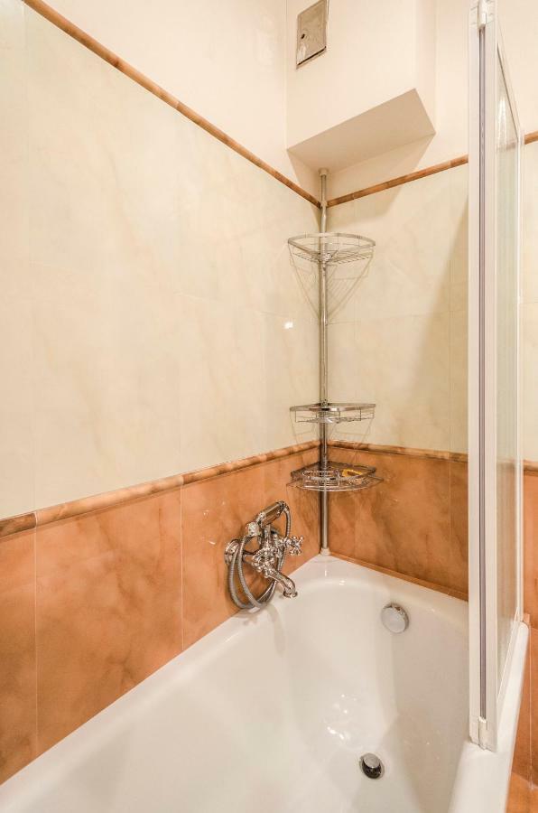 Lupari Apartment, Palazzo Storico Sotto Le Due Torri Bolonya Dış mekan fotoğraf