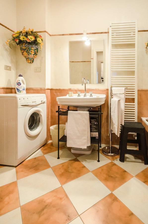 Lupari Apartment, Palazzo Storico Sotto Le Due Torri Bolonya Dış mekan fotoğraf